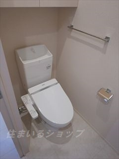 セジュール矢口が丘のトイレ|シャワートイレ・収納棚あり