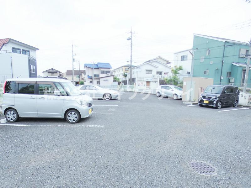 エーデルハイムの駐車場