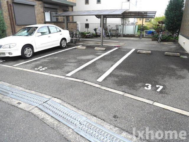 レシェンテ茨木　Ａ棟の駐車場