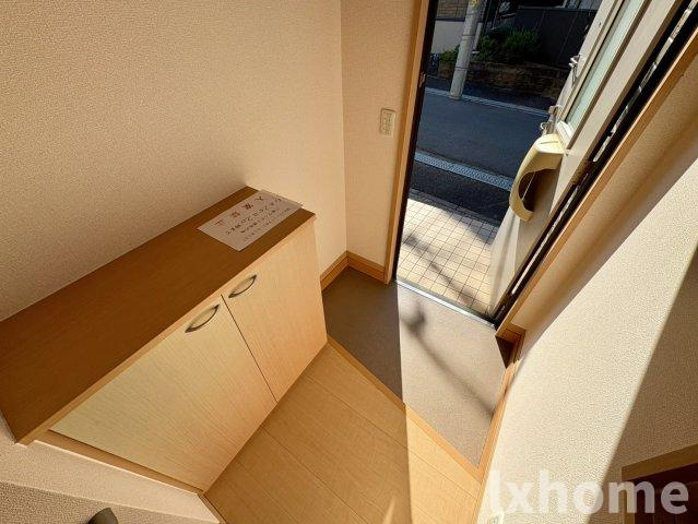 レシェンテ茨木　Ａ棟の玄関