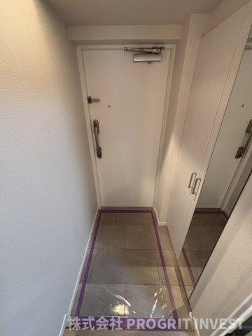 清水ビルの玄関