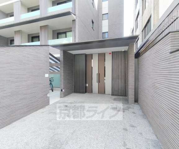 SILK HOUSEとなみ 3号館のエントランス