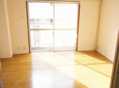 【居間・リビング】 | ウエノハラマンション | 洋室のお部屋です。