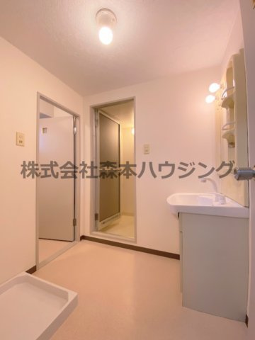 【洗面所】 | 　ハピネス39 | ゆったりとスペースのある洗面所