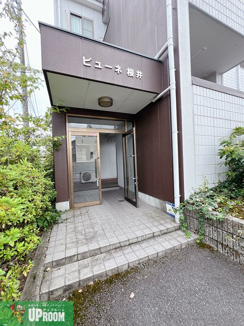 ビューネ桜井のエントランス