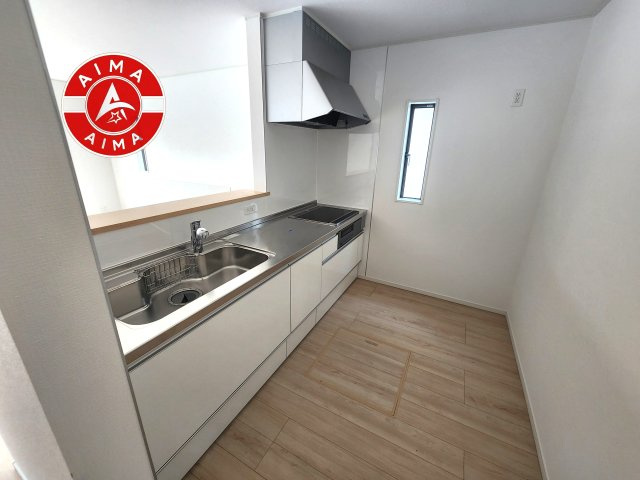 福岡市東区大岳1丁目第22-3棟（3号棟）のキッチン|ダイニングテーブルへの配膳がラクラク、お料理はかどるカウンター付きシステムキッチン！