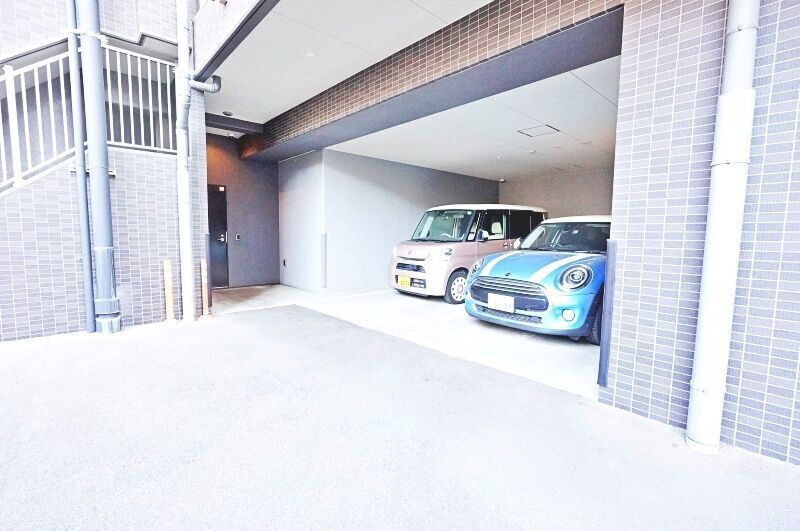 プレサンスロジェ都島本通ＥＡＳＴの駐車場