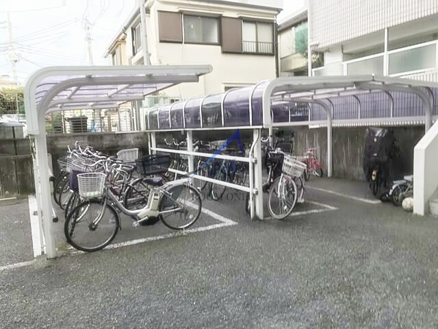 ロイヤルマリーンハイムのその他共用部分|駐輪場です。