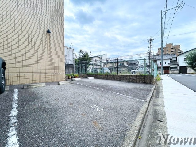 【駐車場】 | グランディール大杉 | 車をお持ちの方に嬉しい駐車場付きの物件です