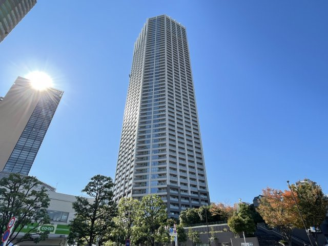 Tomihisa Cross Confort Towerの外観