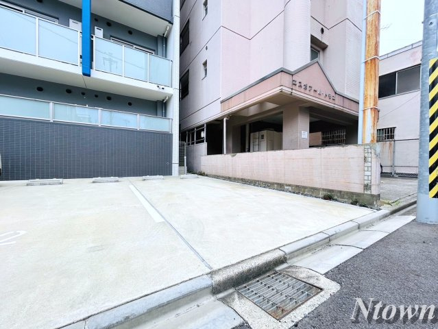 【駐車場】 | サクシード大曽根 | 駐車場に車を止められます