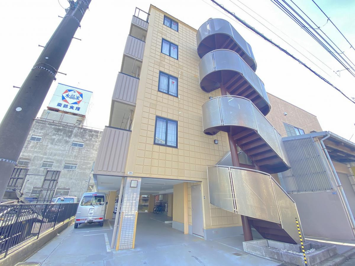 ベルウッド丸山の外観