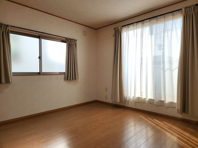 【洋室】 | さいたま市見沼区　中古戸建 | 個人の部屋や寝室として使える洋室です