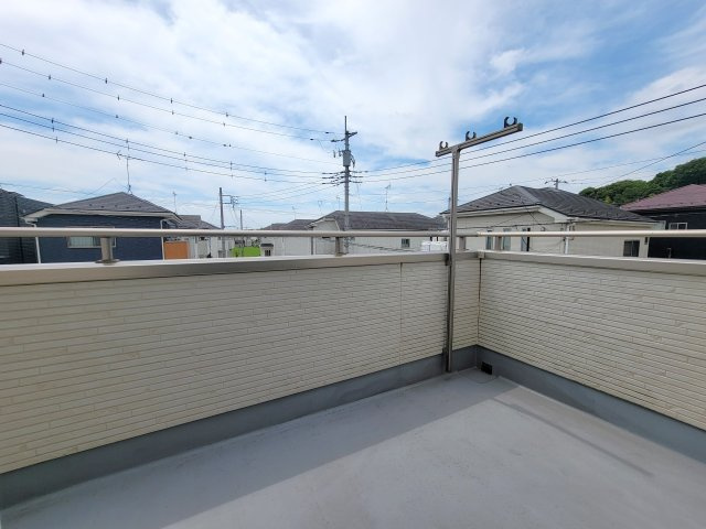【バルコニー】 | さいたま市見沼区　中古戸建 | 広めバルコニー2部屋に面しております