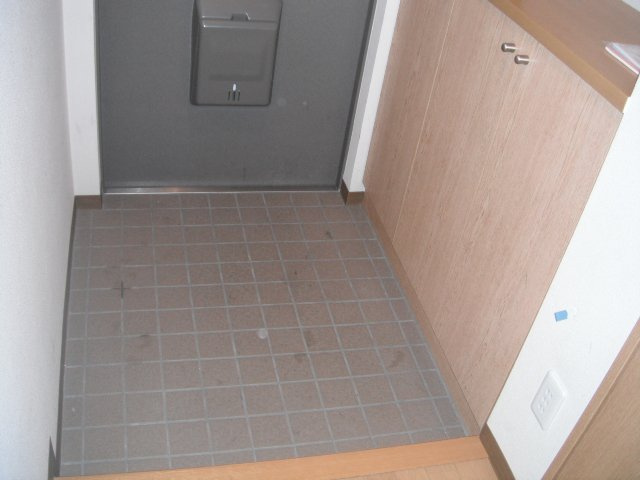 エルアージュ小石川B棟の玄関