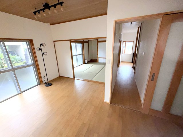 荒尾市一部借家の居間・リビング