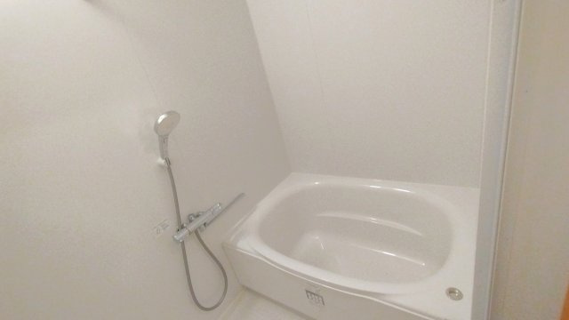 荒尾市一部借家の浴室