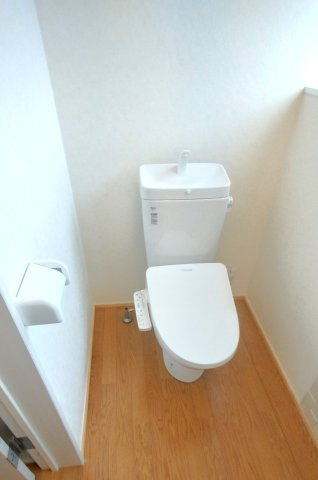 荒尾市一部借家のトイレ