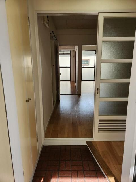 南糧三春台ビルの玄関