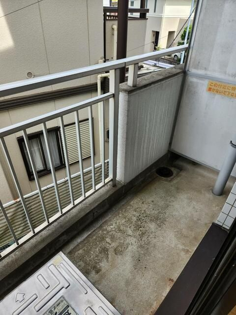 南糧三春台ビルのバルコニー