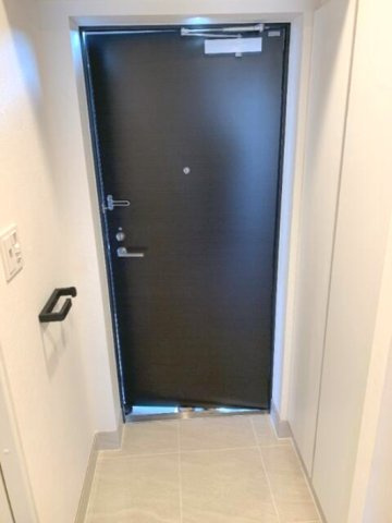 リヴシティ初台の玄関|シューズボックス付きの明るい玄関です