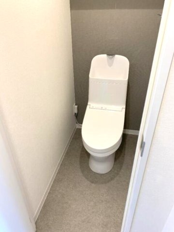 リヴシティ初台のトイレ|温水洗浄便座つきのトイレです