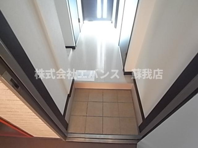 【玄関】 | 金太郎ヒルズ100 | 収納もある玄関です