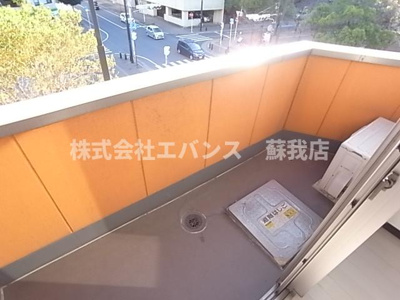 【バルコニー】 | 金太郎ヒルズ100 | 外からの目が気にならないバルコニーで洗濯物が干せます
