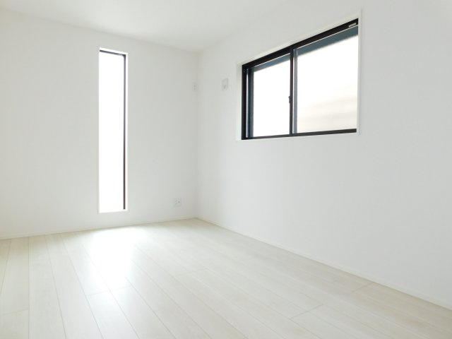 名古屋市熱田区白鳥１丁目の新築一戸建の洋室|◇洋室◇　　明るい洋室６．３３帖　全居室収納完備♪