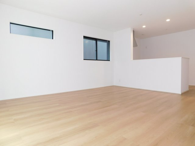 名古屋市熱田区白鳥１丁目の新築一戸建の居間・リビング|◇リビング◇　　明るいリビング１７．９９帖　リビングが見渡せる対面キッチン♪