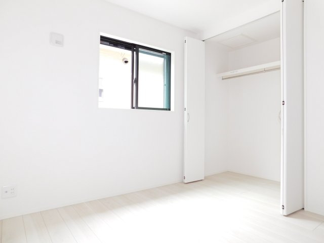 名古屋市熱田区白鳥１丁目の新築一戸建の洋室|◇洋室◇　　明るい洋室５．３９帖　全居室収納完備♪　