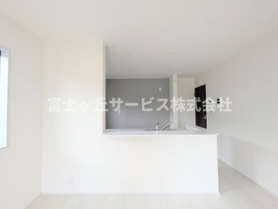 【キッチン】 | 浜松市浜名区尾野 新築一戸建て 1号棟 | 前から見たキッチンです