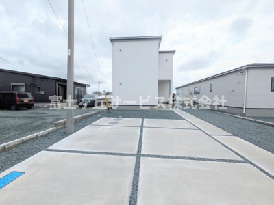 【駐車場】 | 浜松市浜名区尾野 新築一戸建て 1号棟 | ３台駐車可能です