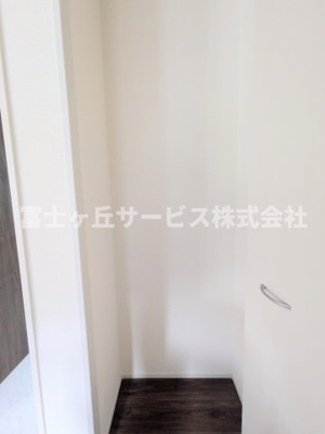 【その他】 | 浜松市浜名区尾野 新築一戸建て 2号棟 | キッチン横の収納です