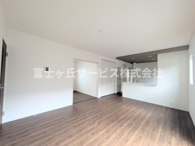 【居間・リビング】 | 浜松市浜名区尾野 新築一戸建て 2号棟 | リビングです