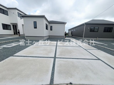 【駐車場】 | 浜松市浜名区尾野 新築一戸建て 2号棟 | ３台駐車可能です