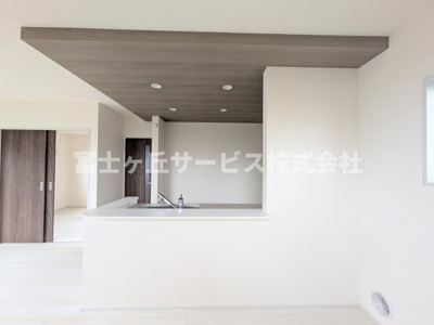 【キッチン】 | 浜松市浜名区尾野 新築一戸建て 3号棟 | 前から見たキッチンです