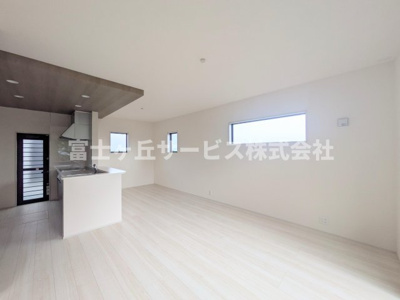 【居間・リビング】 | 浜松市浜名区尾野 新築一戸建て 3号棟 | リビングです