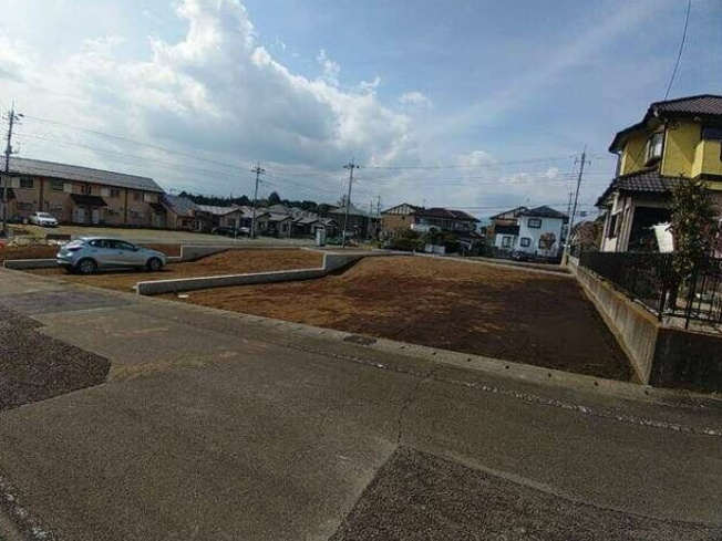 【外観】 | 富士宮市粟倉南町 ２期 新築一戸建て 1号棟 | 現在建築中の外観画像です。ご内覧は同じメーカーの完成物件へご案内いたしますので、いつでもご相談ください！