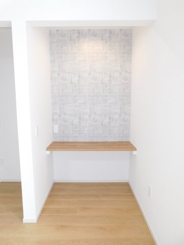 名古屋市瑞穂区雁道町２丁目の新築一戸建の居間・リビング|◇カウンター◇　　お子様の勉強やワークスペースなど多用途に利用できます♪　