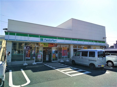 ファミリーマート江北三丁目店まで350ｍ
