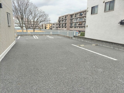 ★敷地内駐車場★（空き状況・使用料等詳細はご確認下さい）