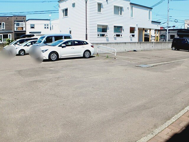 レーヴェの駐車場