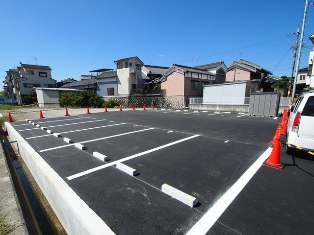 シャーメゾンノースゲートの駐車場