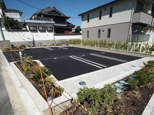 シャーメゾンノースゲートの駐車場