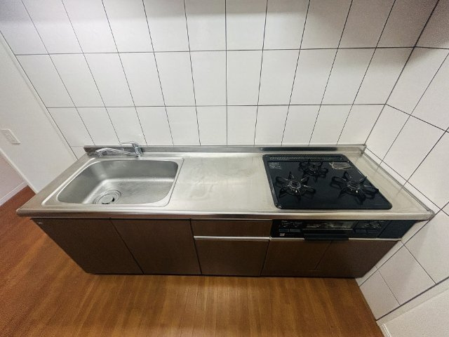 サンフィットのキッチン|※反転の間取りの室内写真を使用しております。