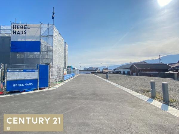 紀の川市久留壁分譲地の前面道路含む現地写真|前道ゆったり幅！らくらく駐車できます
