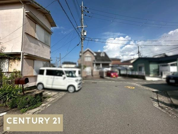 岩出市水栖　中古戸建の前面道路含む現地写真