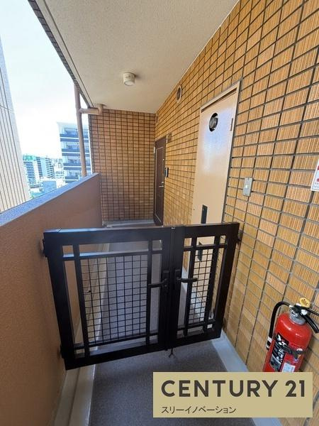 朝日プラザヴェルデュール大正三軒家の玄関