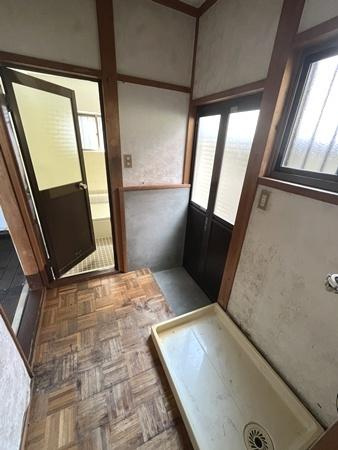 生駒郡斑鳩町龍田北１丁目　一戸建の独立洗面台|■現地撮影写真■